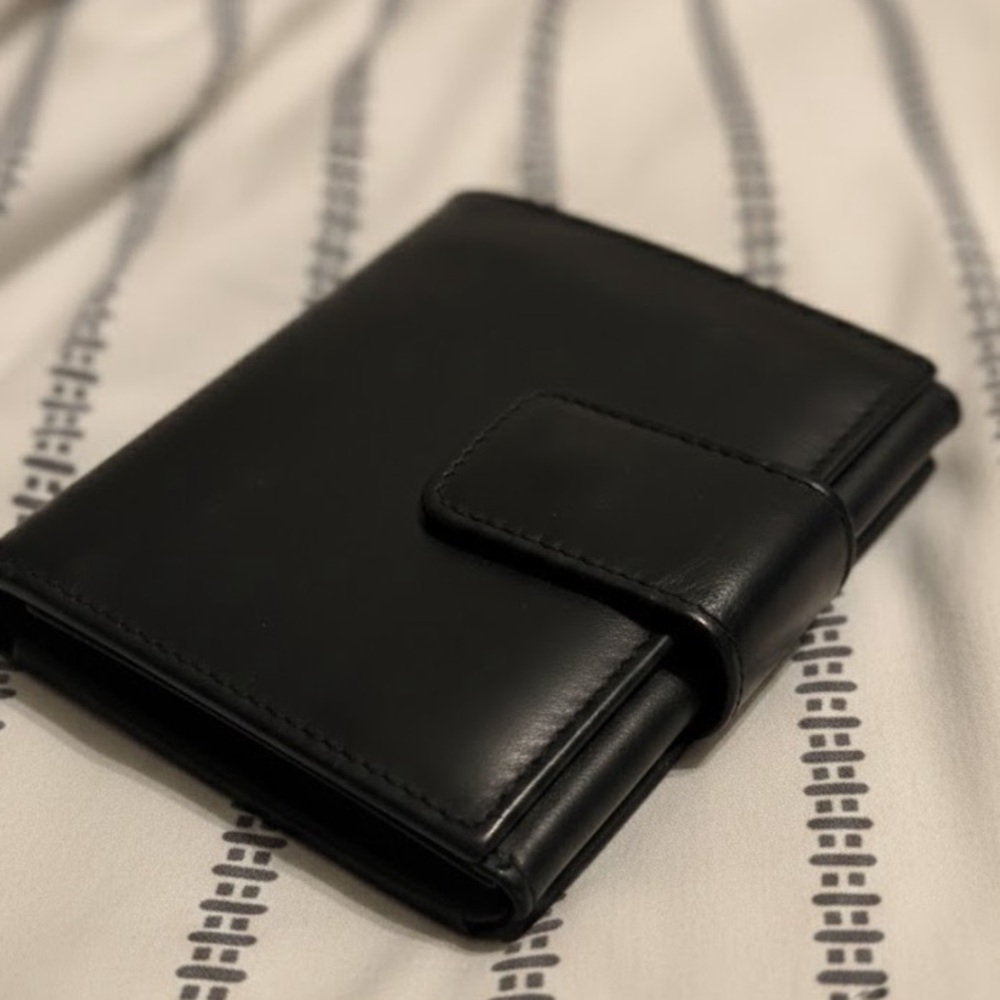 Authentic Vintage Gucci Black Leather Bifold Wallet Gold Bar Logo - Picture 2 of 6